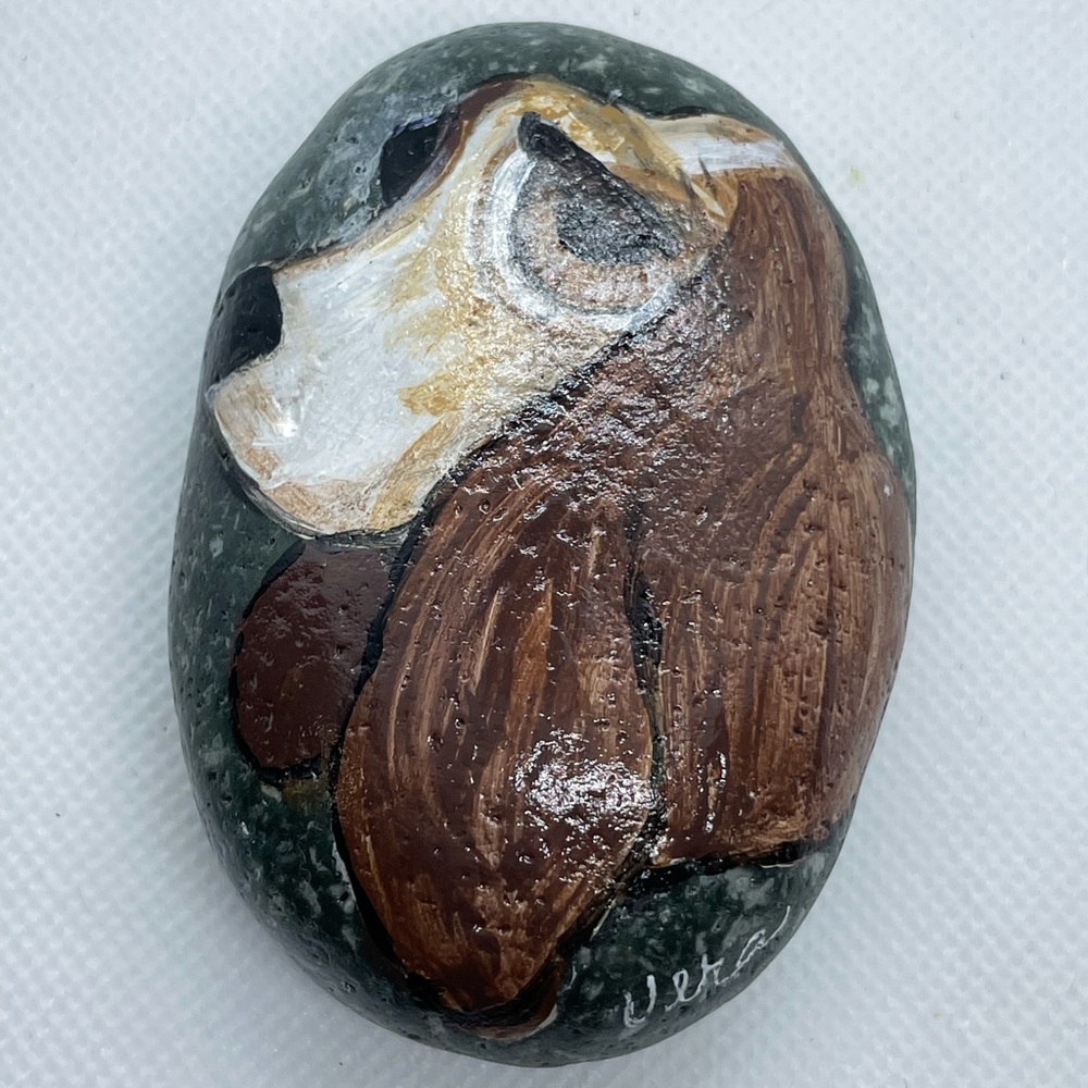 Hand crafted painted dog on natural black rock brown tan white puppy 3x2 inches - Picture 3 of 7